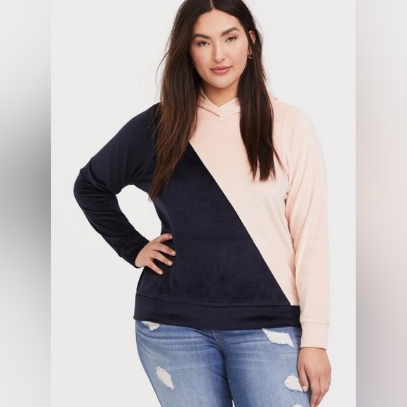 torrid Tops - TORRID Pink and Navy Colorblock Velour Oversized Hoodie in 6 (30)
